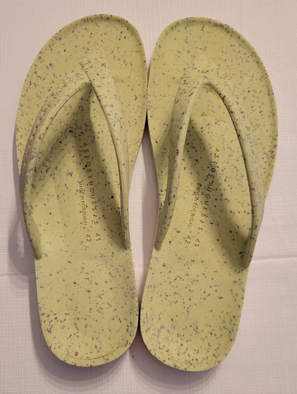 ASPORTUGUESAS Speckled Lemon Lime Flip Flops - Women  BRAND NEW- NEVER WORN!!